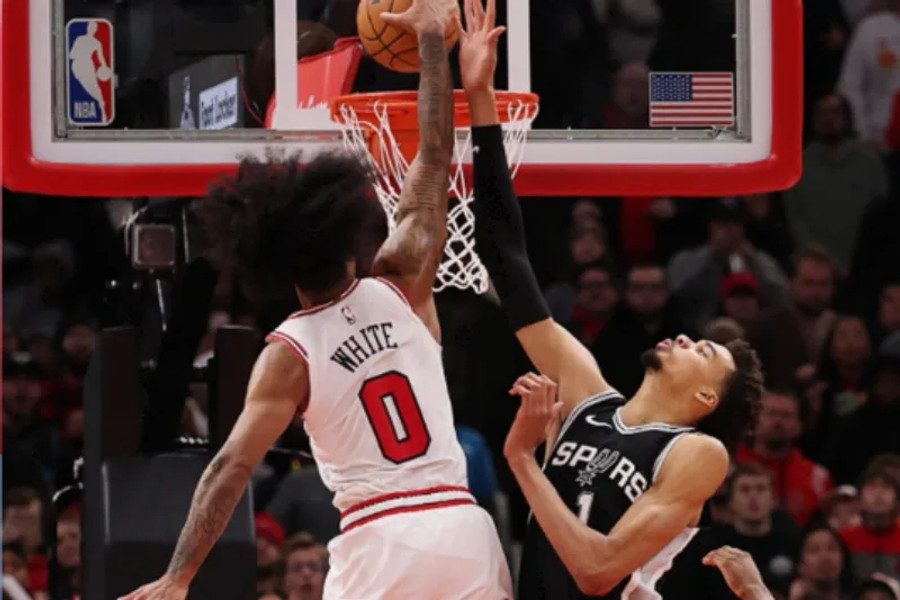 NBA Top-10: Ο Κόμπι Γουάιτ έκανε πόστερ τον Γουεμπανιάμα! (vid)