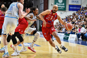 Σάσαρι-Αρμάνι Μιλάνο 61-93: &quot;Σκούπισε&quot; και προκρίθηκε στους τελικούς (vid)