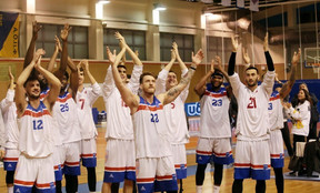 Ο πανηγυρισμός των παικτών του Πανιώνιου με τον κόσμο στο Π.Φάληρο (video)