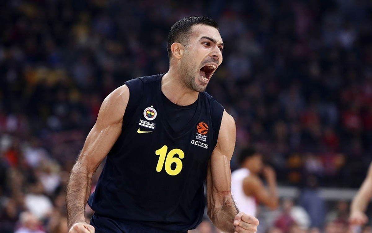 Σλούκας: &quot;Οι προσωπικές διακρίσεις έχουν αξία όταν συνδυάζονται με τις ομαδικές&quot;