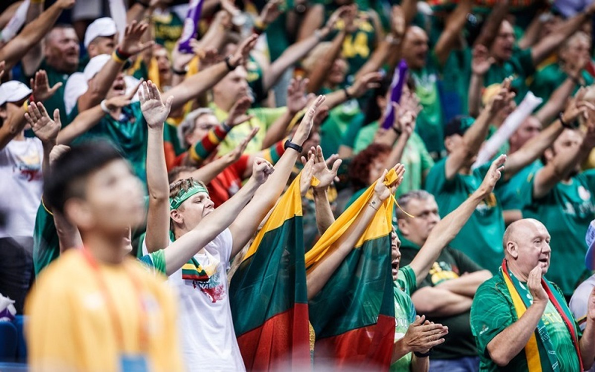 Συνθήματα κατά της FIBA από τους Λιθουανούς! (pic)