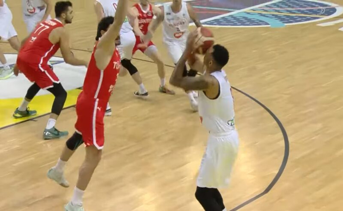 Προκριματικά EuroΒasket: Στην κορυφή του Top-10 το buzzer-beater τρίποντο του Χάνγκα (video)
