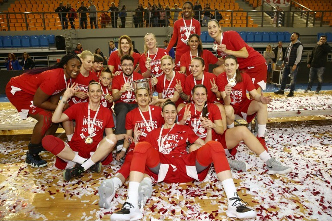 Η gallery της απονομής και οι δηλώσεις για την κατάκτηση του Κυπέλλου Γυναικών από τον Ολυμπιακό