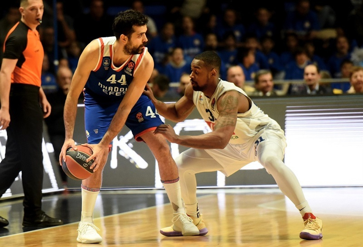 Πήρε το πλεονέκτημα έδρας η Εφές με 91-84 επί της Μπούντουτσνοστ και το δώρο της Μπάγερν (video)
