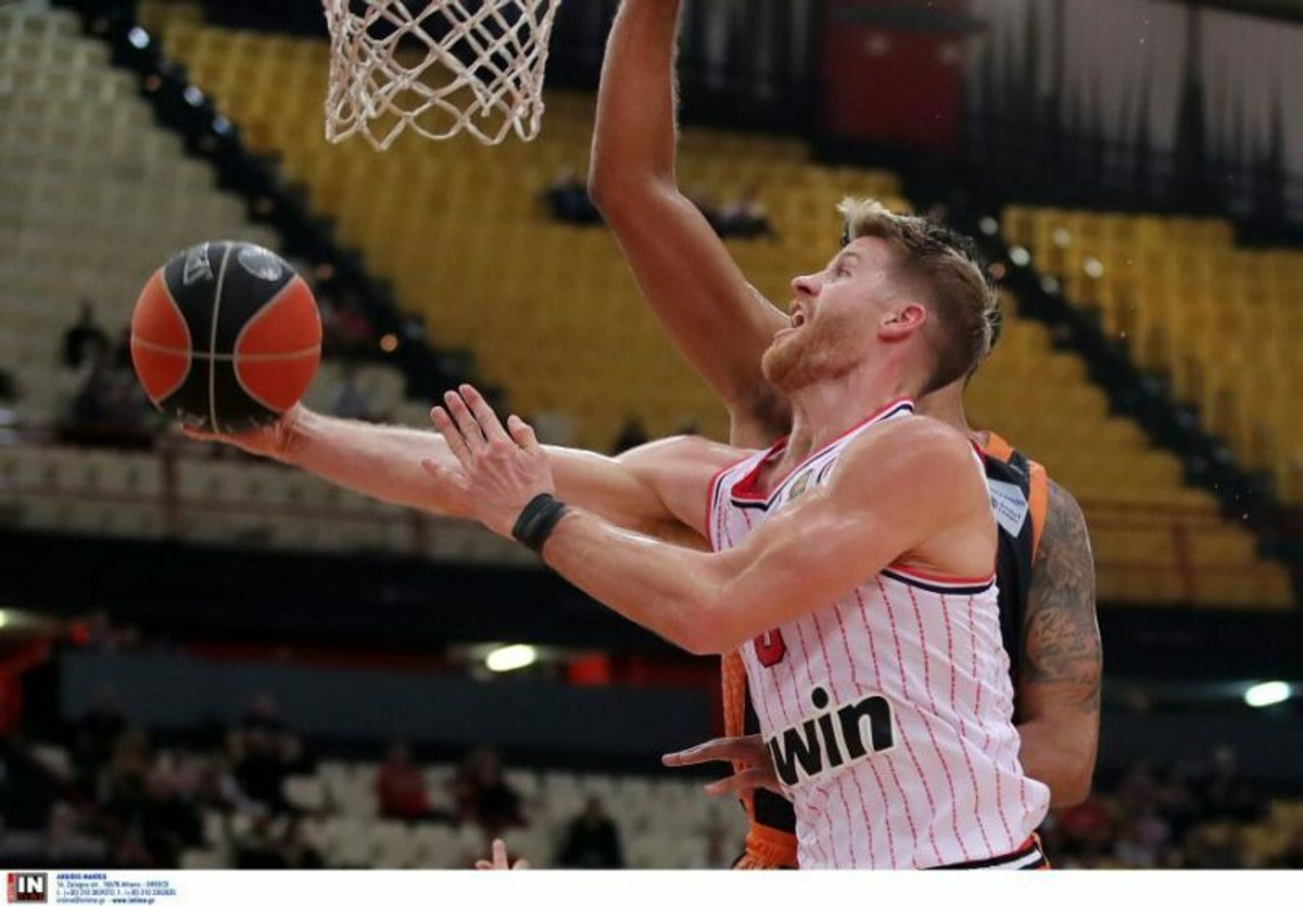 Δύο ρεκόρ καριέρας του Γουόκαπ στην Βasket League