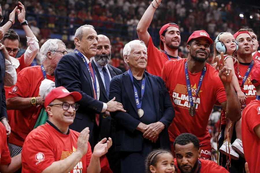 Αρμάνι: Αποθέωσε τον Μεσίνα - Αποκάλυψε με ποιους παίκτες έχει δεθεί περισσότερο
