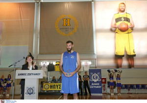 Τιμή για το ελληνικό μπάσκετ ο Αντώνης Φώτσης!