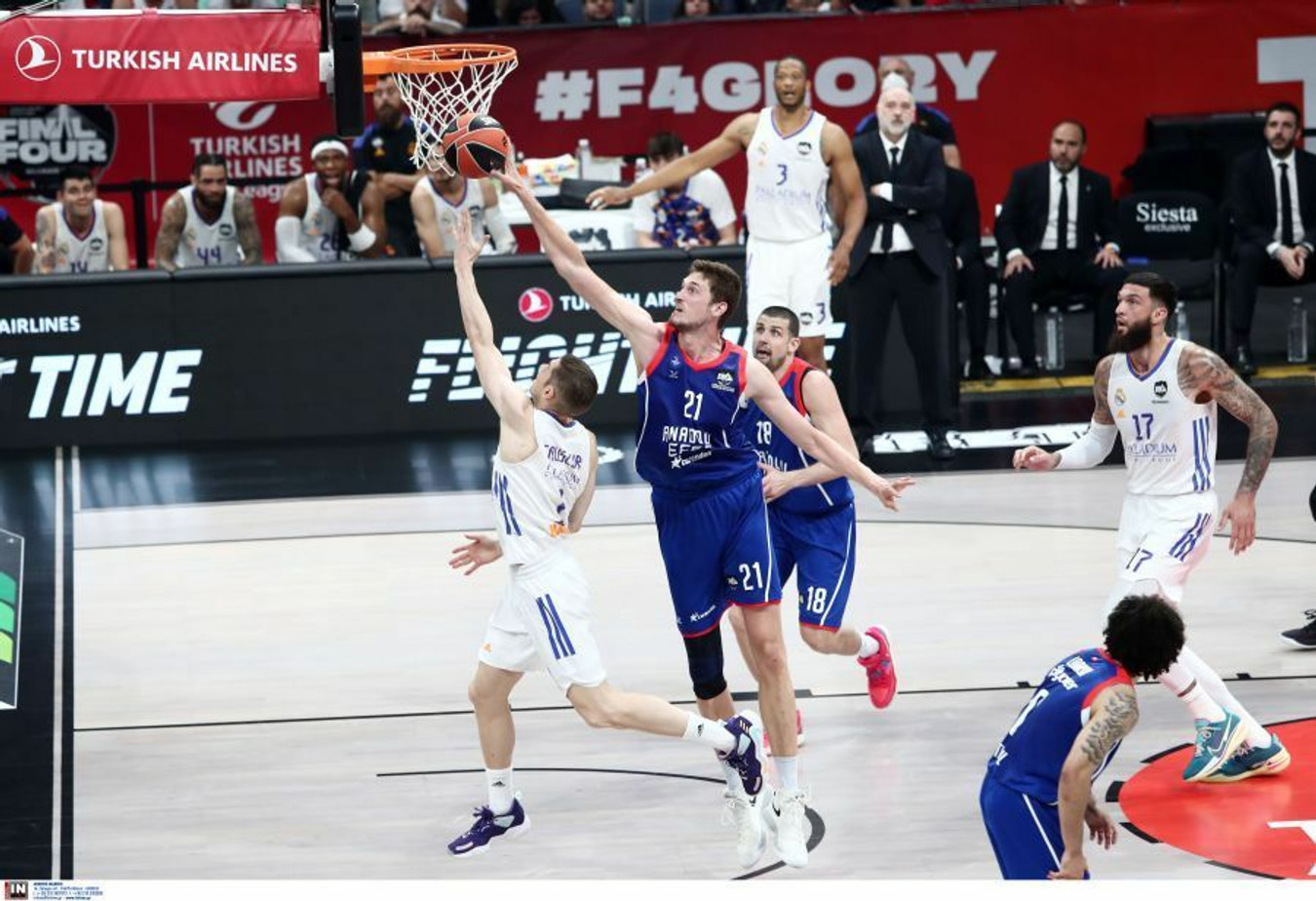 Ρεάλ Μαδρίτης-Εφές 57-58: Back to back τίτλος για την Εφές με ήρωα τον Πλάις (pics)