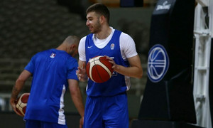 Ρογκαβόπουλος: &quot;Ελπίζω να κάνω τον κόουτς Πιτίνο περήφανο για την επιλογή του&quot; (vid)
