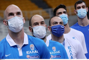 Ελλάδα-Σερβία: &#039;Ηρθε και ο Νικ Καλάθης (pics)