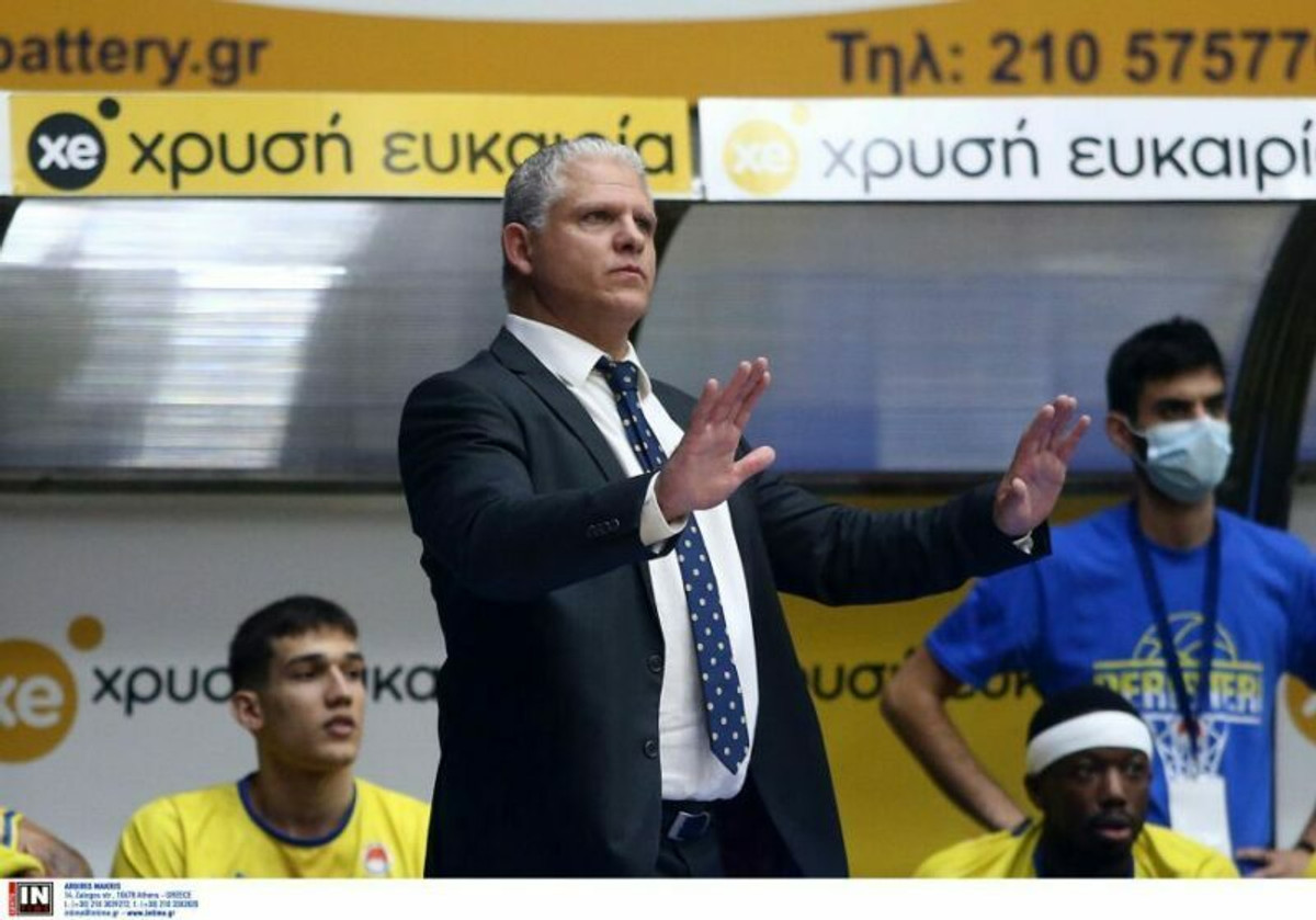 Μανωλόπουλος: &quot;Να έχουμε διάρκεια σε άμυνα και επίθεση&quot; (vid)