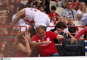 Ολυμπιακός: &quot;Καλημέρα&quot; με μπράβο στον μαχητικό Μπολομπόι (video)