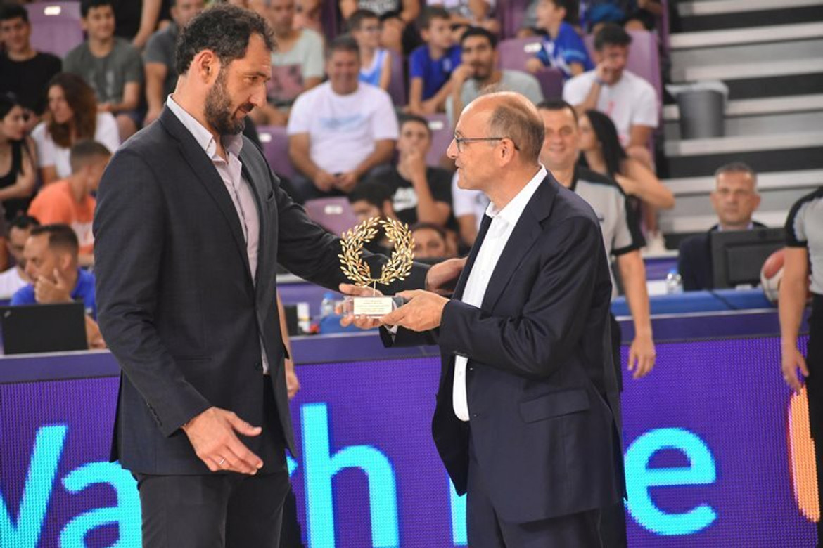 Ευρωπαϊκό U20: Ο Β. Λιόλιος βράβευσε τον Χ. Γκαρμπαχόσα
