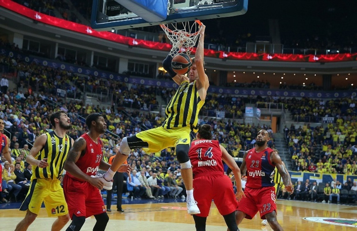 Με Βέσελι - Λοβέρν η Φενέρμπαχτσε 84-77 την Μπαχτσέσεχιρ πριν από τον Ολυμπιακό