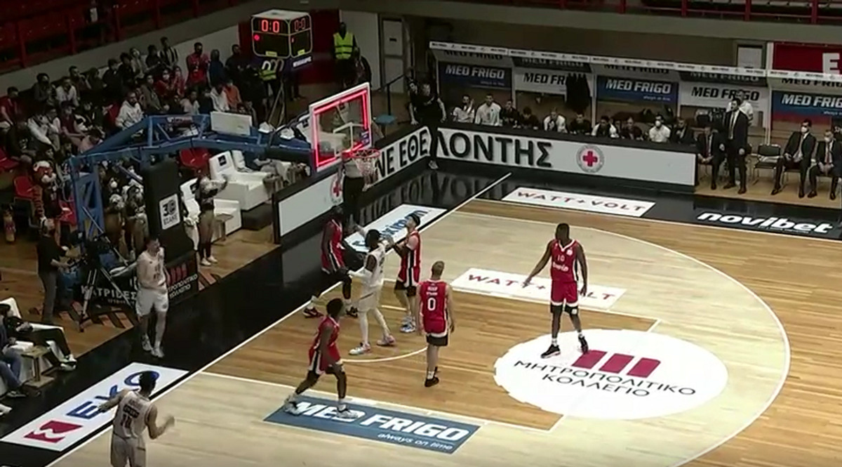 Απίστευτο buzzer beater του Άντριτς κόντρα στον Ολυμπιακό (vid)