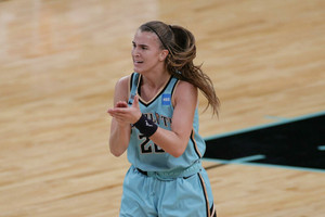 WNBA: Έγραψε ιστορία η τρομερή Σαμπρίνα Ιονέσκου (pic)