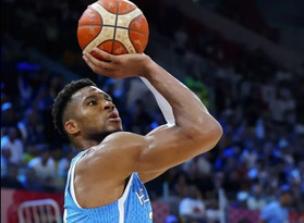 FIBA: &quot;Ο Γιάννης πετυχαίνει τρίποντα. Δώστε στην Ελλάδα το τρόπαιο, γιατί όχι;&quot; (vid)