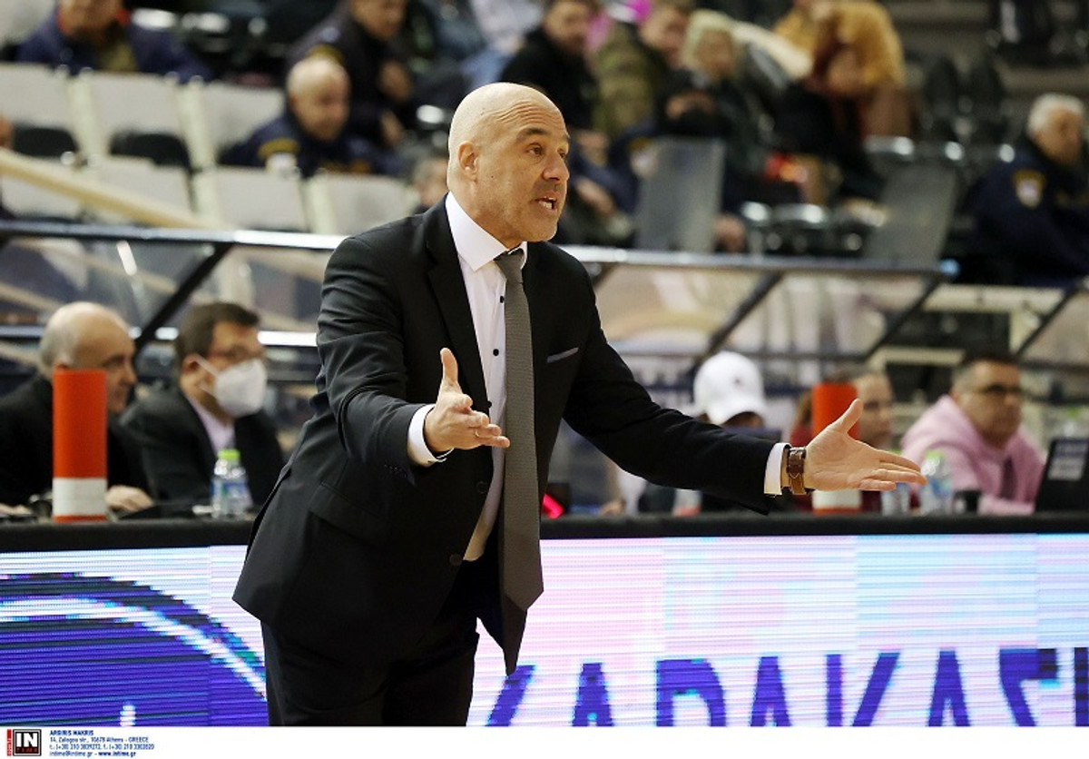 Λυκογιάννης: &quot;Δεν καταλαβαίνω τις πολλές διακοπές στο ματς&quot;