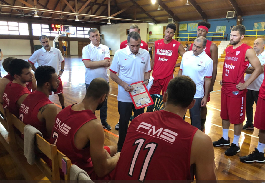 Kαταιγιστικός ο Ολυμπιακός 103-76 τον ΠΑΟΚ στο Μέτσοβο (pics)