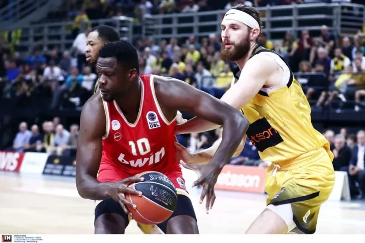 Live: ΑΕΚ-Ολυμπιακός 64-90 (τελικό)