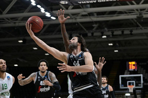 Με Τεόντοσιτς η Βίρτους Μπολόνια 80-76 και 1-0 την Ούνικς Καζάν
