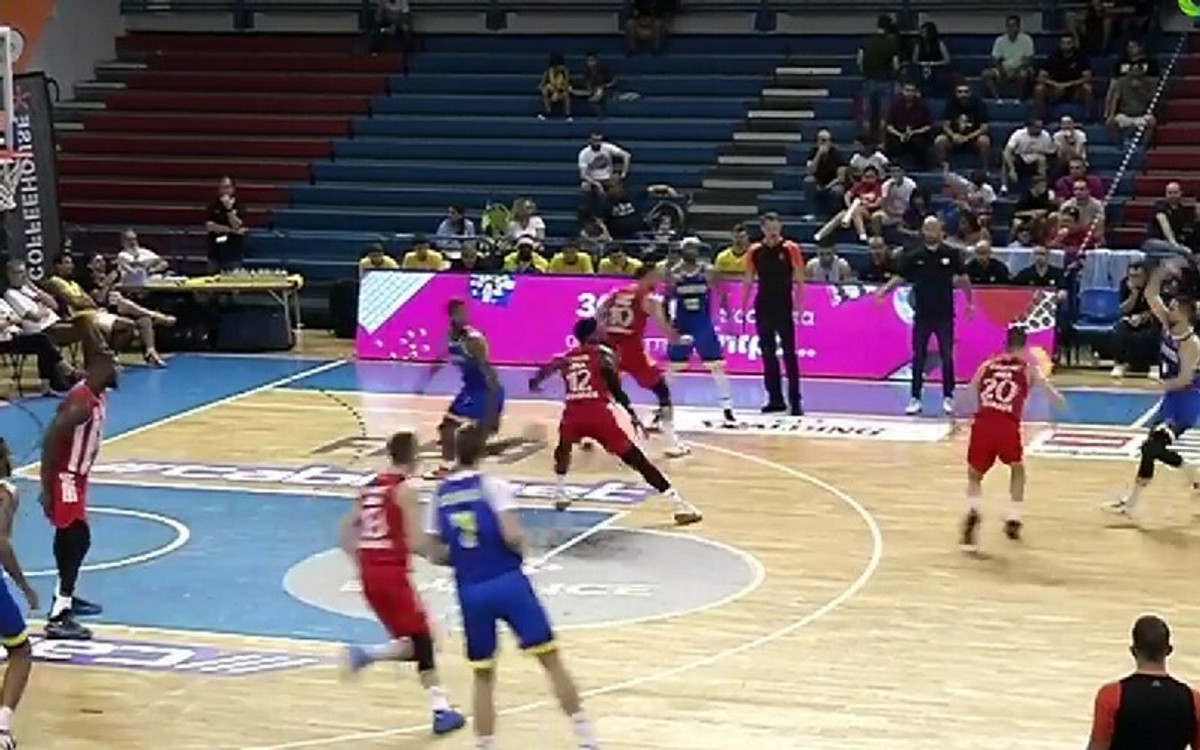 Ερυθρός Αστέρας-Περιστέρι: Τρομερή συνεργασία Τζούστον-Μωραΐτη (vid)