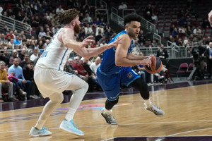Έκτη σερί νίκη η Εφές, 90-88 τη Μακάμπι Τελ Αβίβ (vid)