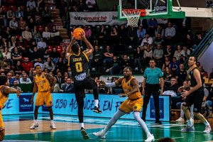 BCL: Αγκαλιά με τα playoffs η ΑΕΚ, 69-63 τη Λιμόζ! (gallery &amp; vids)