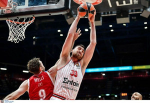 Αρμάνι-Ολυμπιακός 65-53: Επιθετικό μπλακ άουτ! (gallery &amp; vid)