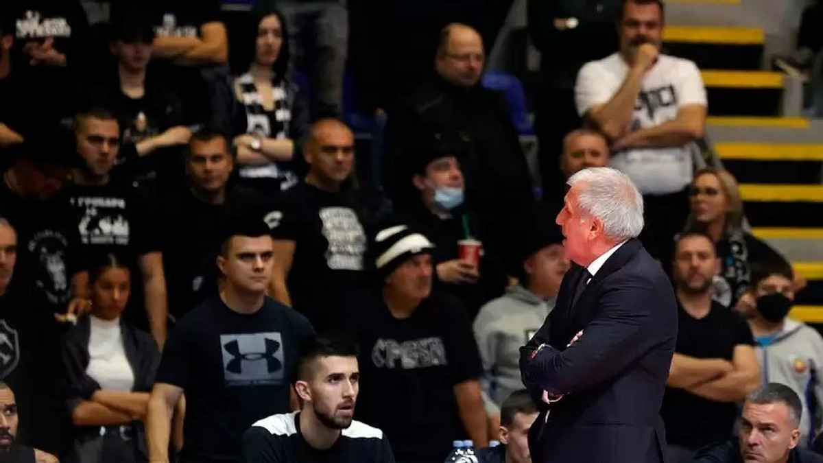 Ομπράντοβιτς: Αντέδρασε σε σύνθημα για τον πρόεδρο του Ερυθρού Αστέρα! (video)