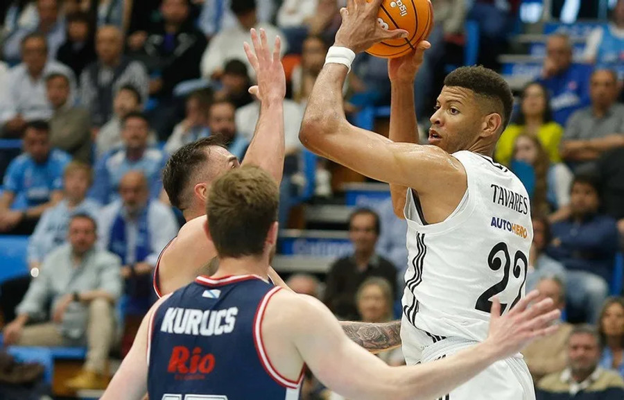 Liga Endesa: &quot;Κλείδωσε&quot; την πρωτιά η Ρεάλ, 79-69 την Μπρεογκάν