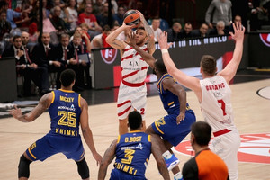 Ο... king Τζέιμς νίκησε τον... Τζόρνταν κι η Αρμάνι 81-80 τη Χίμκι! (video &amp; pics)