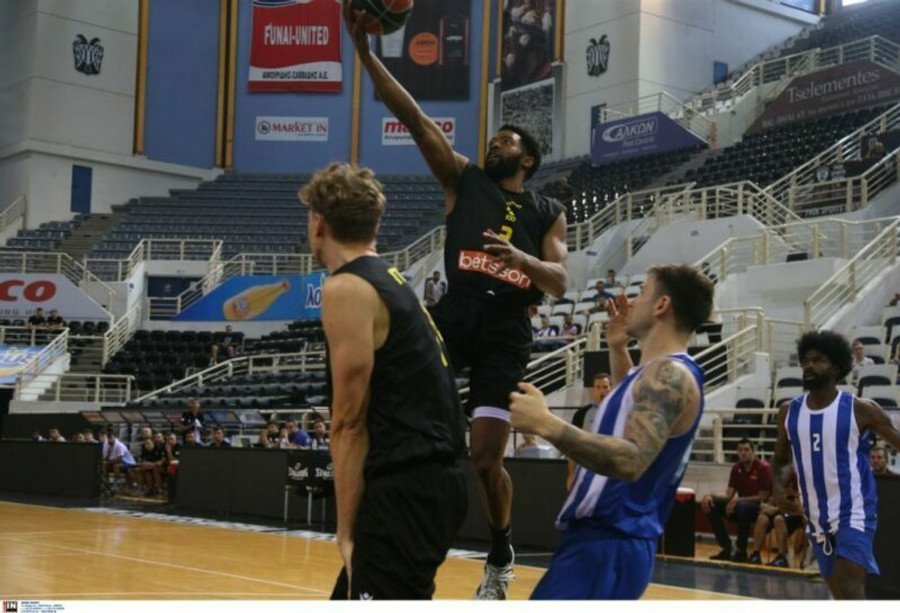 Μαυροσκούφεια: H ΑΕΚ 90-68 την Καρδίτσα (gallery)