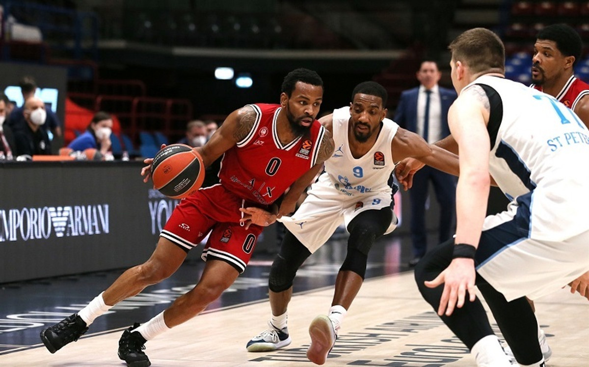 &quot;Ξύπνησε&quot; στο τέλος η Αρμάνι Μιλάνο, 82-76 τη Ζενίτ Αγίας Πετρούπολης