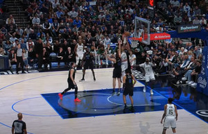 Ο Κινιόνες πήρε το Νο1 του Top 10 από τον Γιάννη, με buzzer μισού γηπέδου (video)
