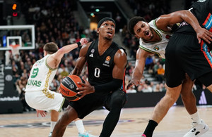Η φοβερή Παρί 83-77 τη Ζαλγκίρις - Μαζί στο... κλαμπ του 6-3 (vid)