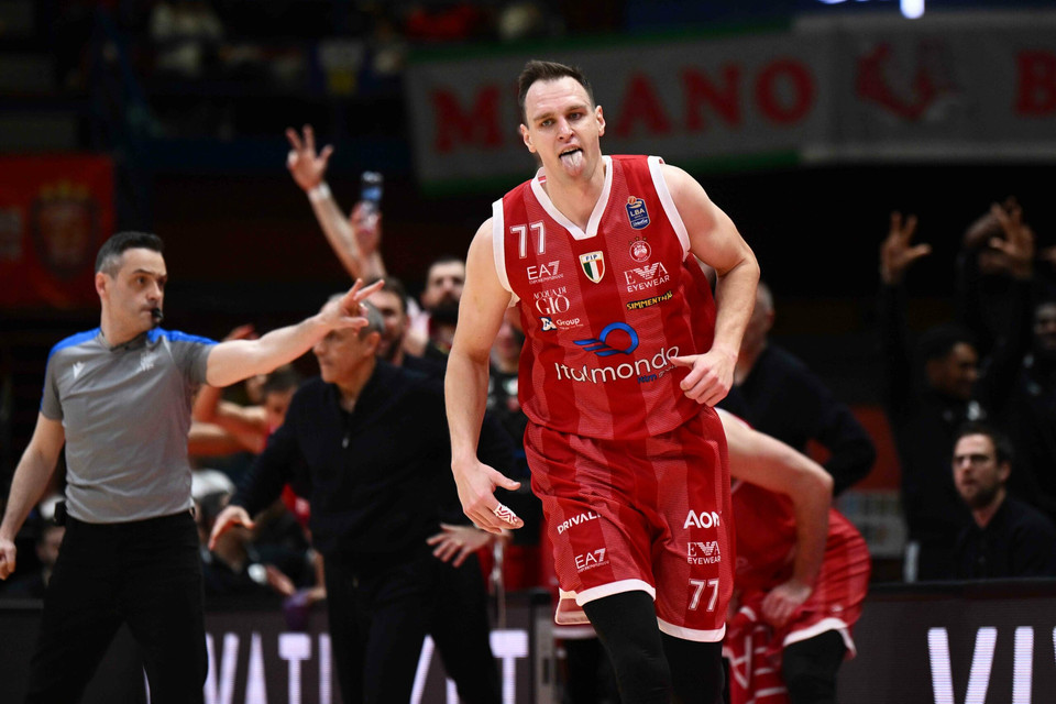Lega Basket: Δύσκολα το 1-0 η Μιλάνο, 95-89 την Μπρέσια του Ντέλα Βάλε