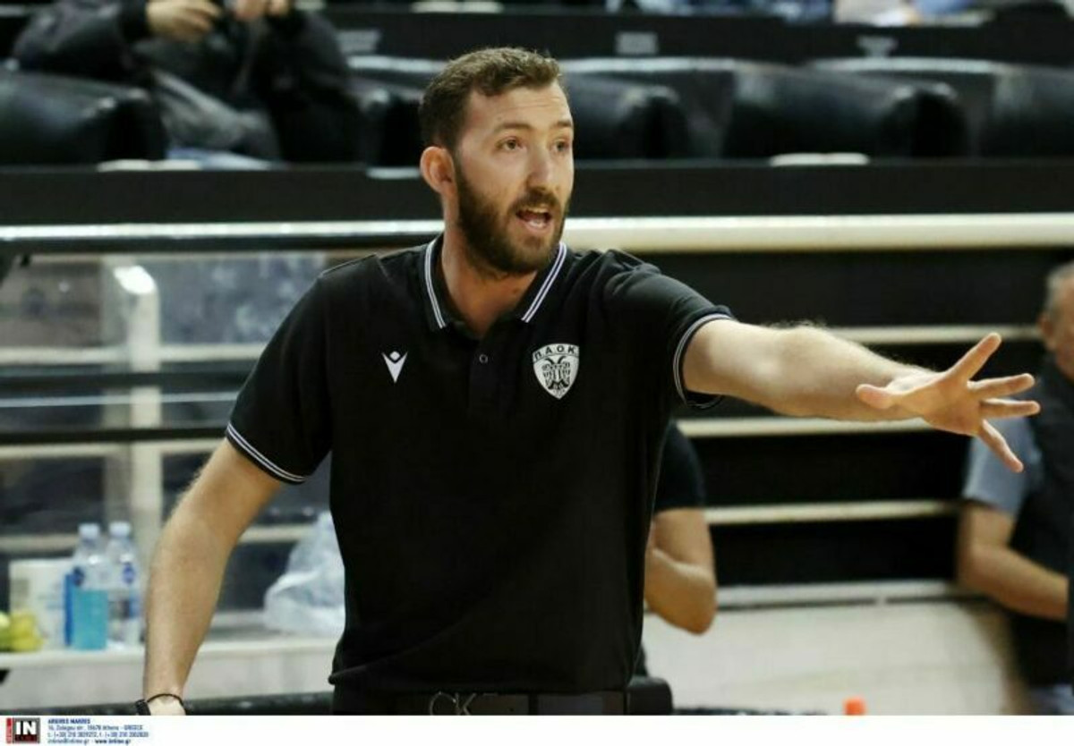 ΠΑΟΚ Γυναίκες: Θα γράψει και 12η χρονιά ο Άγγελος Αγγελίδης (pic)