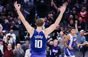 Με &quot;βροχή&quot; τριπόντων το Σακραμέντο 131-118 τους Νετς, στους 2π. ο Βεζένκοφ (vid)