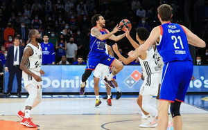 Εφές-Βιλερμπάν 78-72: Δύσκολη νίκη πριν από τον Ολυμπιακό (vid)