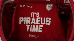 Ολυμπιακός: Με κόκκινα μπλουζάκια “IT’S PIRAEUS TIME” στο Game 1 με τη Ρεάλ