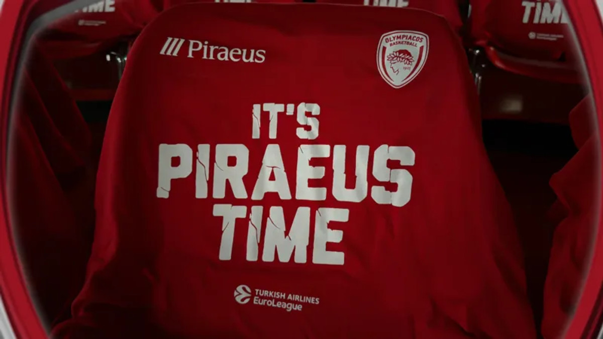 Ολυμπιακός: Με κόκκινα μπλουζάκια “IT’S PIRAEUS TIME” στο Game 1 με τη Ρεάλ