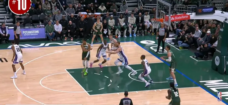 Top-10: Με no-look ασίστ Γιάννη και Νο1 το alley-oop των Γουέστμπρουκ-Τζόρνταν (vid)