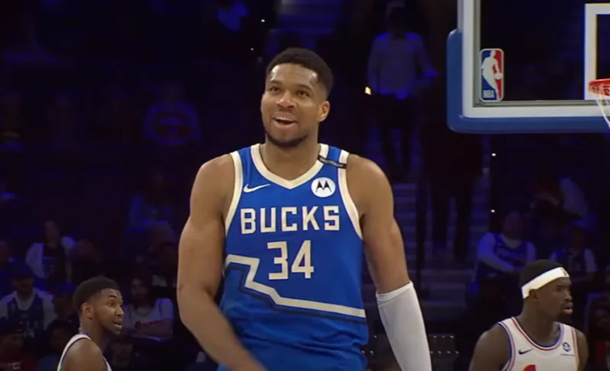 Το ιστορικό triple double του Αντετοκούνμπο (video)
