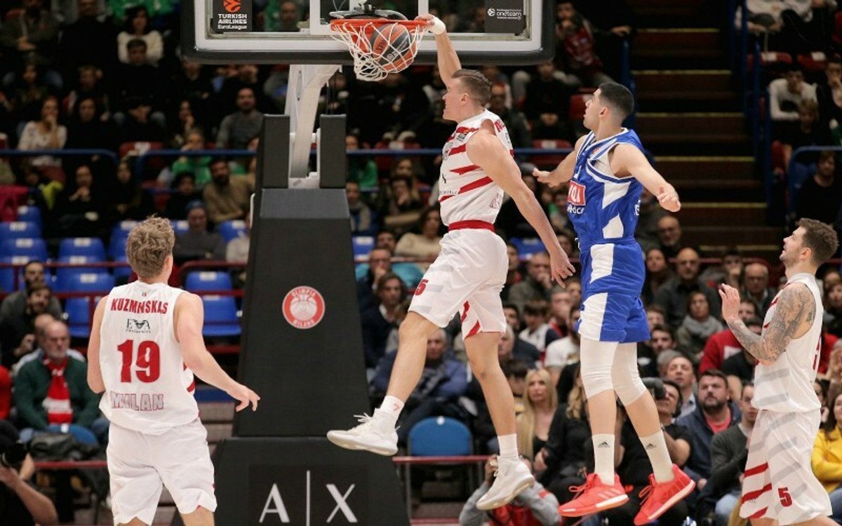 Τυφώνας η Αρμάνι Μιλάνο, 111-94 την Μπούντουτσνοστ (video)