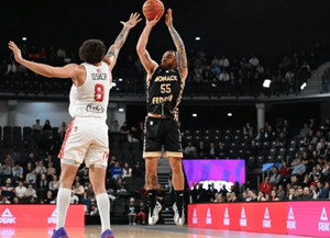 Leaders Cup: Με show Μάικ Τζέιμς και 100άρα η Μονακό στα ημιτελικά, πρόκριση και για τη Βιλερμπάν