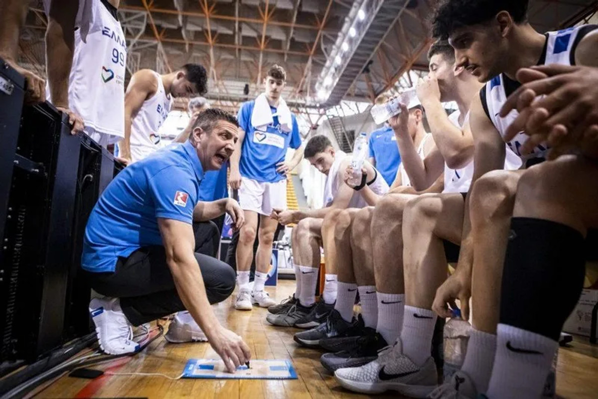 Παπαδόπουλος: &quot;Κρατάμε το κεφάλι ψηλά&quot;