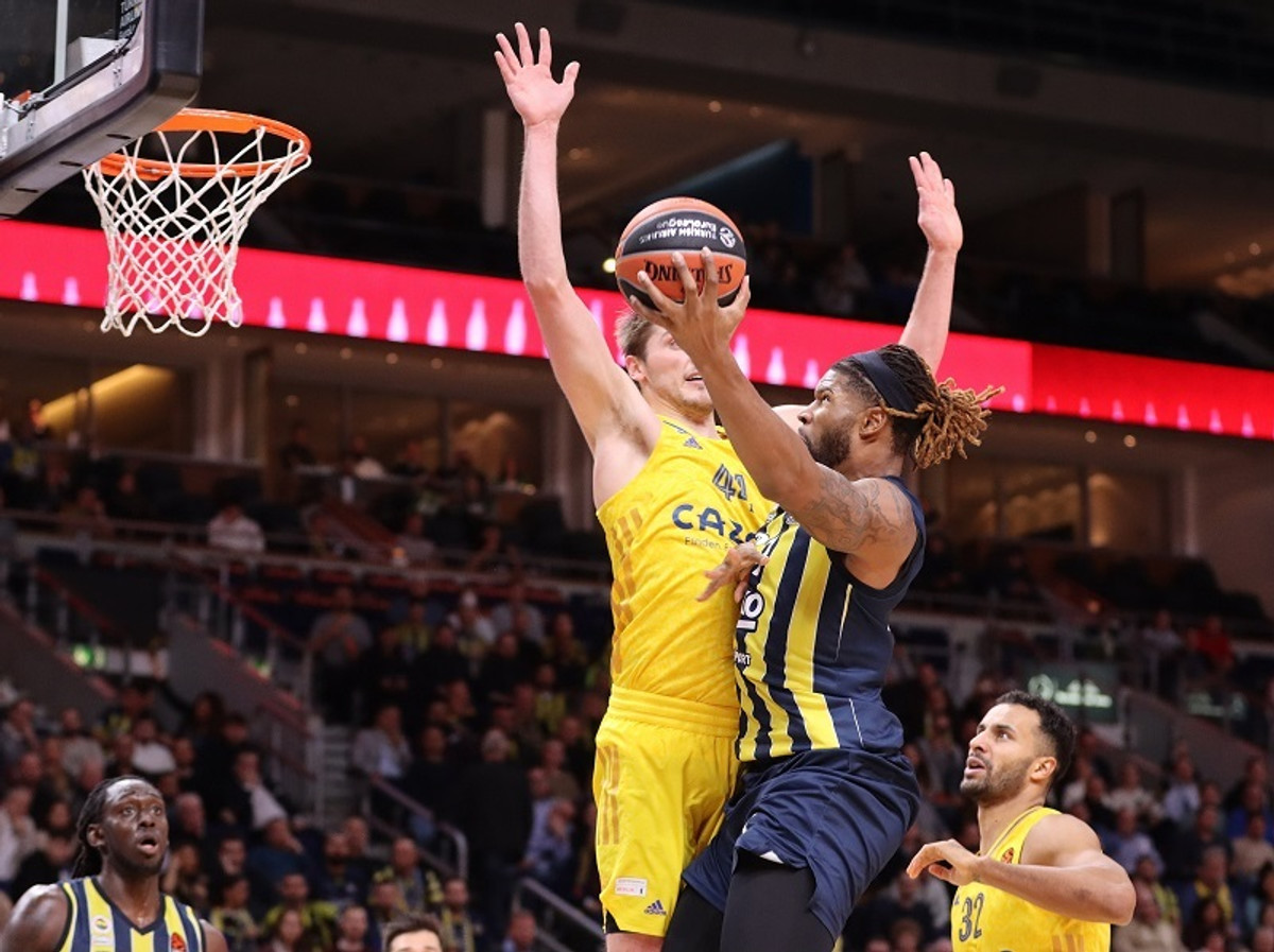 Άλμπα-Φενέρμπαχτσε 75-104: Επιβλητική νίκη στο Βερολίνο