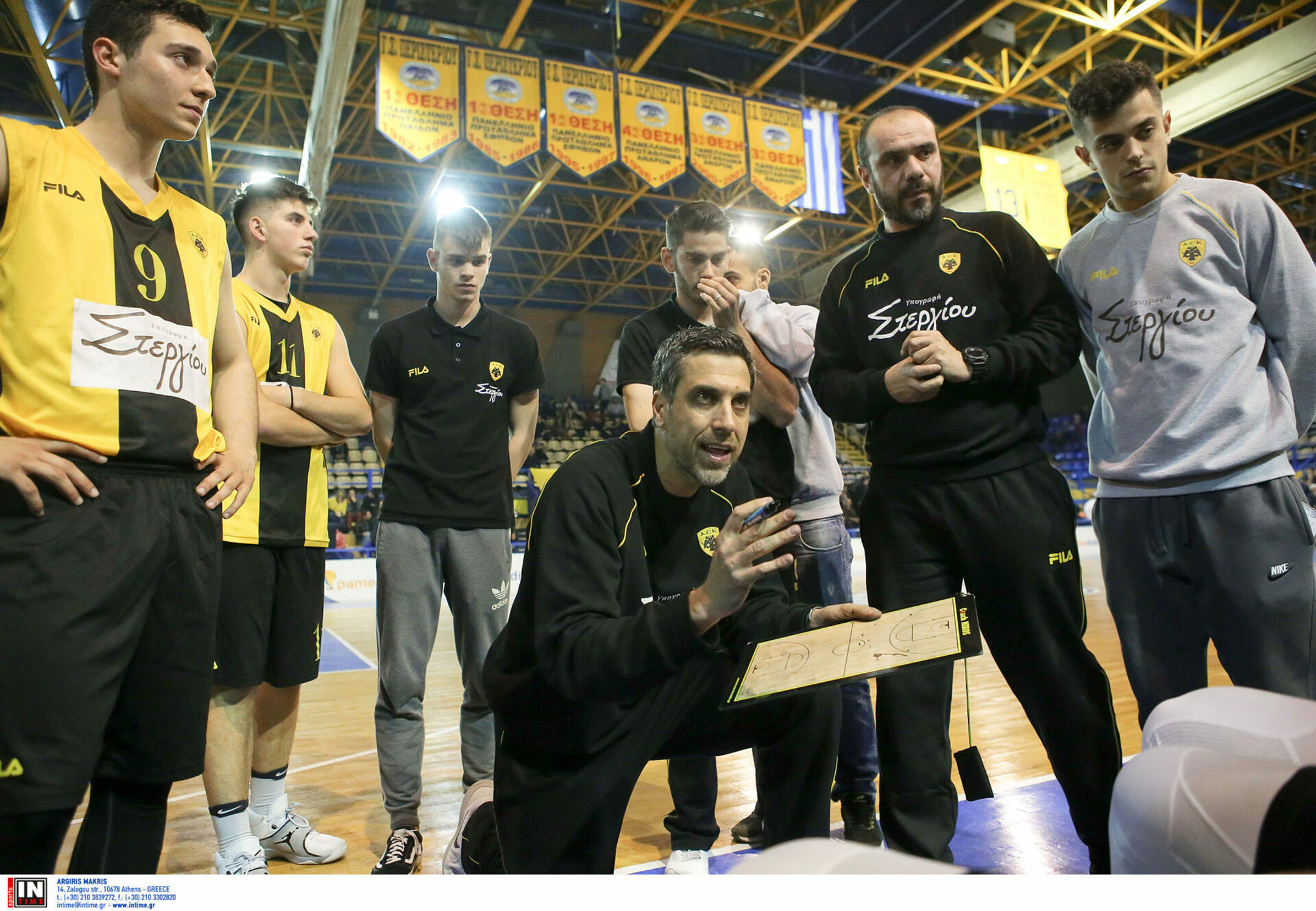 Οι Έφηβοι του Νίκου Χατζή