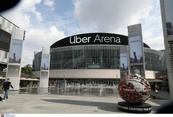 Euroleague: Όλα έτοιμα στην Uber Arena - Γεμάτο Ελληνες το γήπεδο (pics)